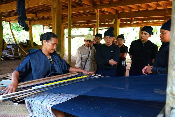 Tenun Kajang Menuju Perlindungan Indikasi Geografis, Potensi Ekonomi Semakin Terbuka