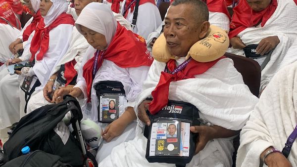 Kenakan Kain Ihram, Kloter 23 Embarkasi Makassar Terbang ke Tanah Suci