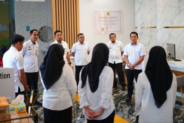 Andi Basmal Tekankan Konsistensi Layanan Prima di Kanwil Kemenkum Sulsel