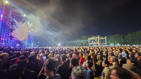 Lebih Sepuluh Ribu Penonton Padati Konser Kebangsaan di Unhas