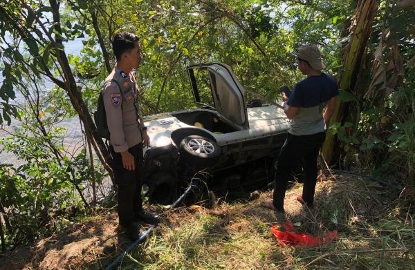 Kecelakaan Tunggal di Jalan Poros Majene–Mamuju, Mobil Avanza Masuk Jurang