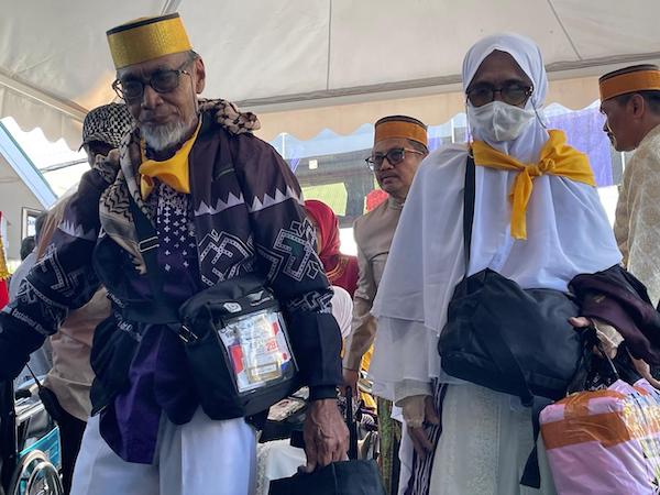 Sambut Kepulangan Jemaah Haji, Petugas dan Pengunjung Diimbau Gunakan Masker