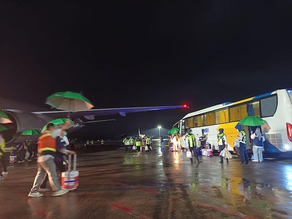 Ratusan Jamaah Haji Kloter Pertama Tiba, Polsek Bandara Lakukan Pengamanan Ketat