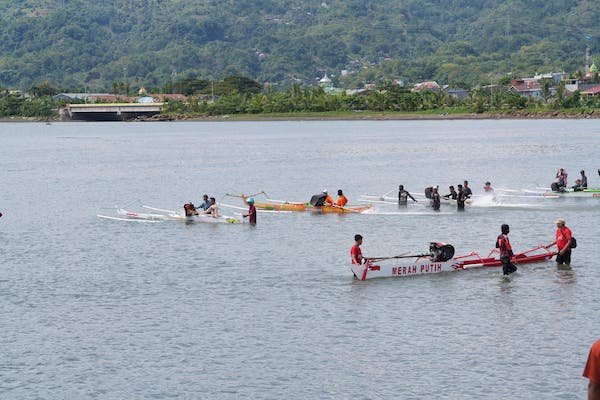 30 Perahu Katinting Ramaikan HUT Bhayangkara, Gubernur Sulbar Apresiasi