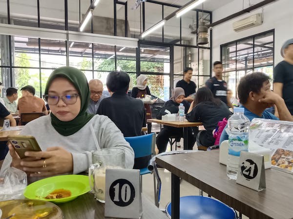 Warkop Ko Heng, Primadona Kuliner Kopi dan Tradisi Makassar yang Tak Pernah Sepi