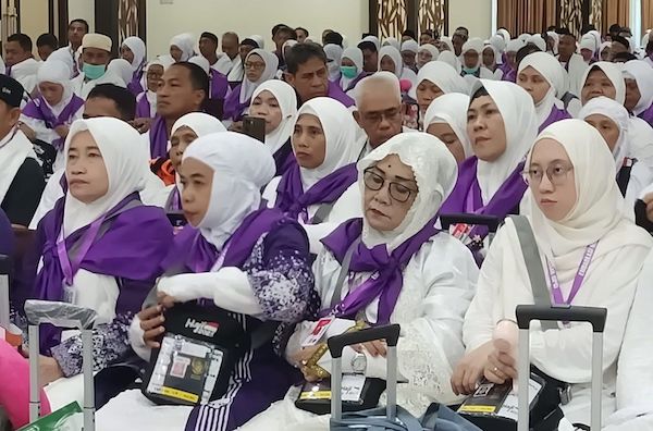 Pulang dengan Utuh, Jemaah Haji Kloter 34 UPG Tiba di Tanah Air