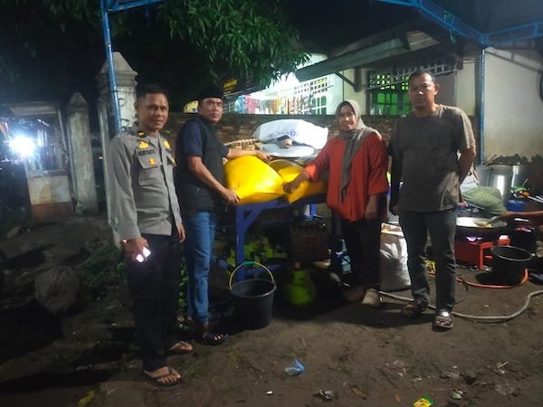 100 Kg Beras Disalurkan Polres Bulukumba untuk Korban Banjir