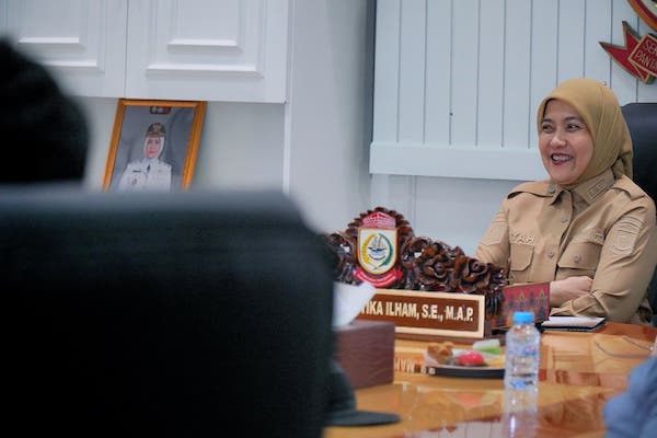 Urus DAK dan RS Daya, Wawali Absen di Launching Seragam Gratis