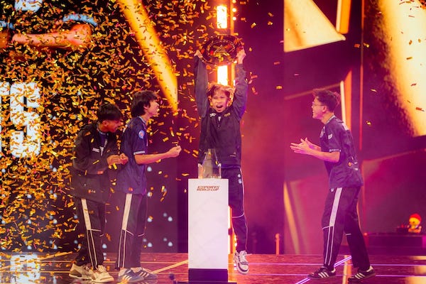 Rasyah Asal Makassar Tembus Panggung Esport Dunia, Raih MVP dan Gelar Juara EWC 2025