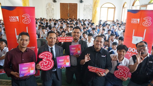 Tri Dukung Akses Internet Merata, Salurkan 1.000 Router untuk 400 Sekolah di Pelosok