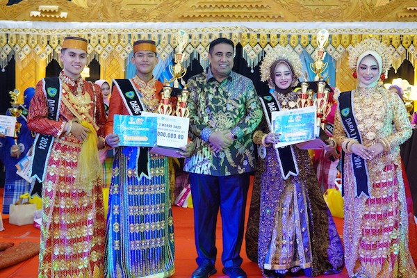 Mahasiswi Psikologi Unibos Ainiyyah Falihah, Dinobatkan sebagai Dara I Maros 2025
