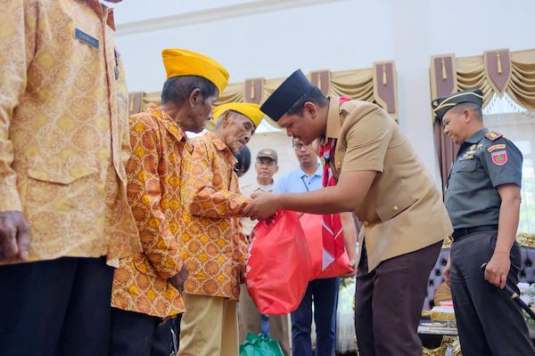 Peringati HUT ke-80 Veteran, Bupati Bantaeng Serahkan Bantuan Tali Asih