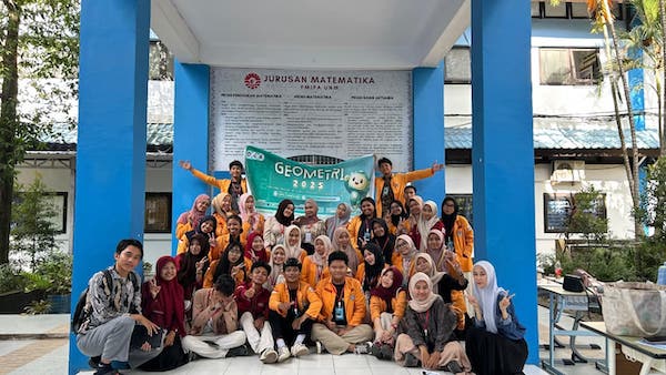 HMJ Matematika FMIPA UNM Sukses Gelar Rayon 1 GEOMETRI 8 Daerah di Sulsel