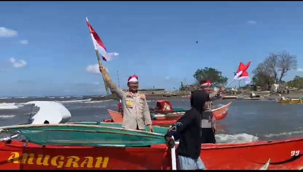 Meriahkan HUT RI, Polres Jeneponto Kirab Bendera Merah Putih di Kawasan Pesisir Pantai
