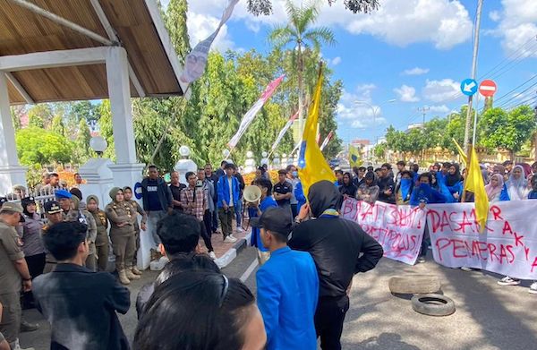 Demo Kenaikan PBB-P2 300 Persen di Bone Berakhir Ricuh