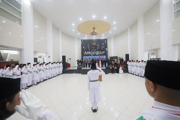 Wali Kota Makassar Kukuhkan 70 Paskibraka 2025