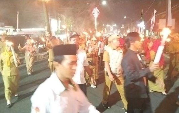 Ribuan Warga Ikuti Pawai Obor HUT ke-80 RI di Takalar