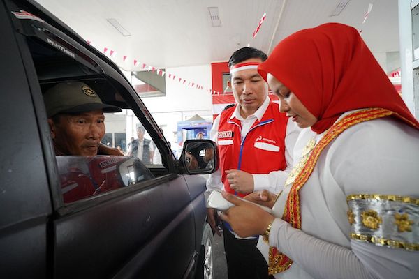 Pertamina Sulawesi Rayakan Kemerdekaan Bersama Pelanggan di SPBU