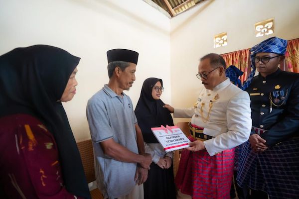 Mahasiswi Kedokteran Unsulbar Terima Beasiswa dari Pemprov Sulbar