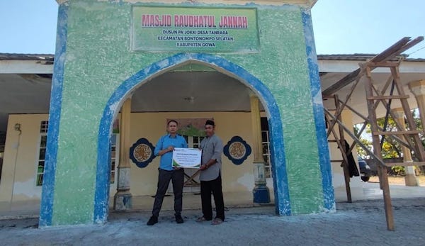 PT Pegadaian Salurkan Bantuan Renovasi Masjid di Gowa lewat Program TJSL