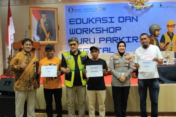 Jukir Antusias Buka Rekening dan QRIS Usai Bimtek Digitalisasi Parkir PD Parkir Makassar