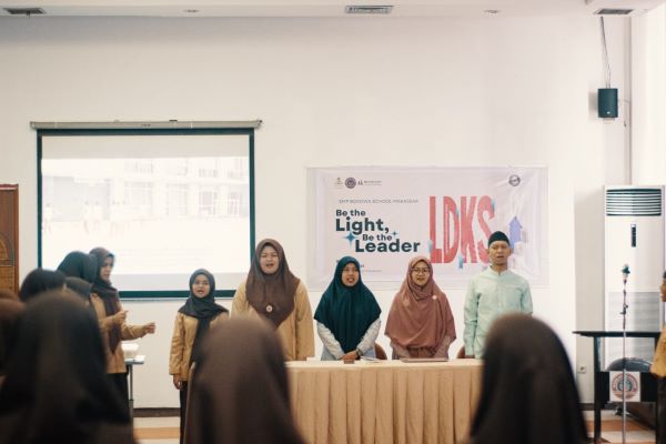 SMP Bosowa School Makassar Gelar LDKS 2025: Be the Light, Be the Leader