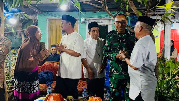 Gubernur Sulsel Takziah ke Rumah Duka Ojol Korban Pengeroyokan Demo di Makassar