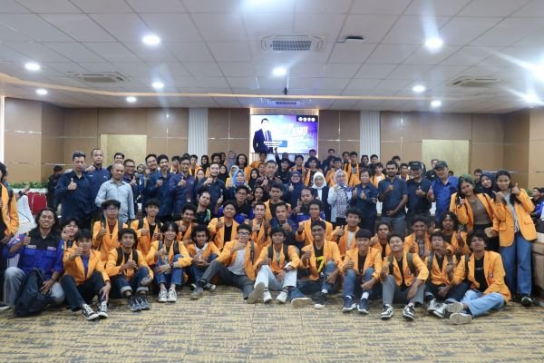 GM PLN UID Sulselrabar Paparkan Strategi Transisi Energi untuk Capai NZE 2060 di Kendari