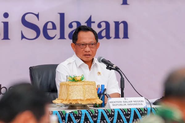 Tito Karnavian Imbau Kepala Daerah Aktif Pantau Pos Siskamling