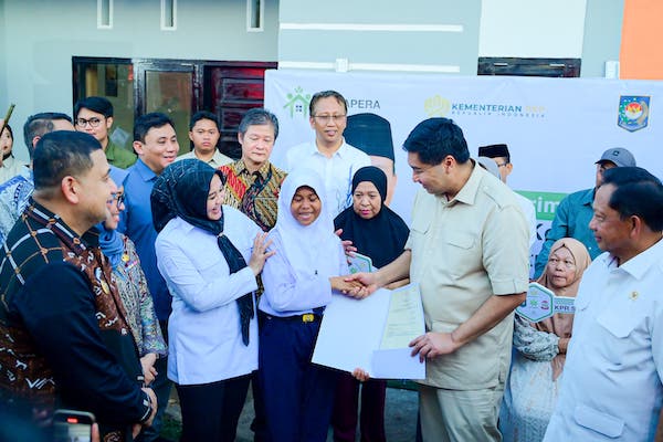 Fatmawati Rusdi Dampingi Penyerahan Rumah Subsidi untuk Korban Demo