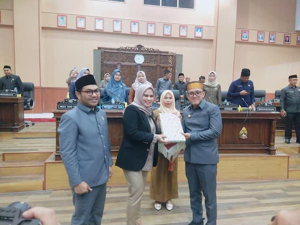 Fokus Kebutuhan Mendesak, Bupati Jeneponto Serahkan Ranperda Perubahan APBD 2025
