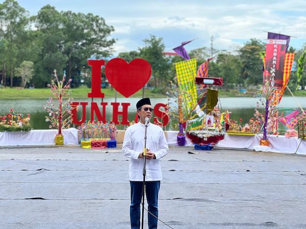 Peringati Maulid Nabi, Unhas Gelar Lomba Kaddo Minyak Spektakuler di Tepi Danau Kampus