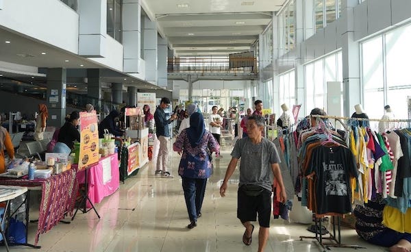 Pelindo Regional 4 Dorong Ekonomi Lokal Lewat Pasar Murah dan UMKM