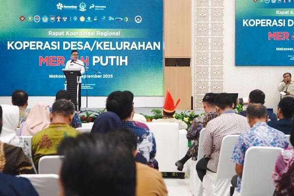 Sekprov Sulsel Dampingi Sesmenkop Buka Rakor Regional Koperasi Merah Putih