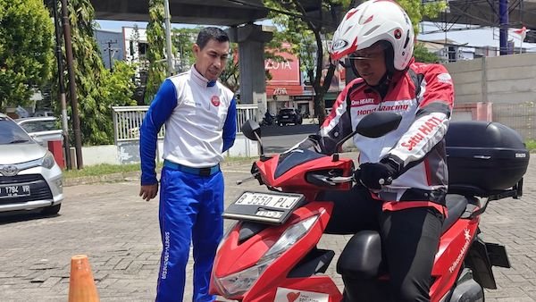 Dukung Keselamatan Kerja, Asmo Sulsel Gelar Safety Riding di Telkom Akses Makassar