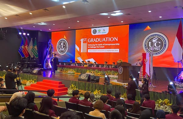 Universitas Ciputra Makassar Cetak 164 Entrepreneur Muda di Wisuda Perdana