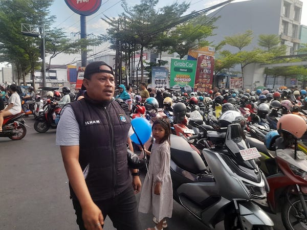 PD Parkir Makassar Sosialisasikan Pembayaran Digital QRIS di CFD Boulevard