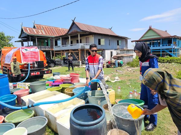 Pertamina Sulawesi Salurkan 240 Ribu Liter Air Bersih untuk Warga Terdampak Kekeringan di Maros