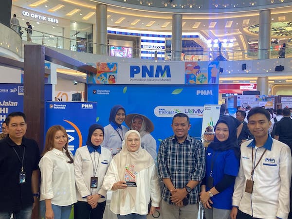 Kinerja Cemerlang PNM Makassar Salurkan Pembiayaan UMK Diganjar Penghargaan OJK