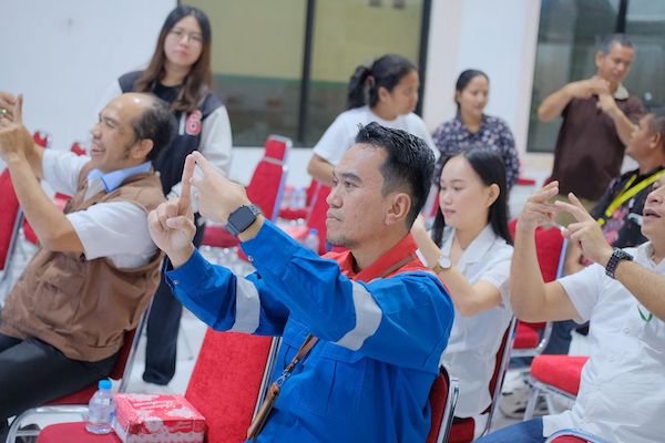 Pertamina Sulawesi Latih Petugas SPBU Bahasa Isyarat, Wujudkan Layanan Publik Inklusif
