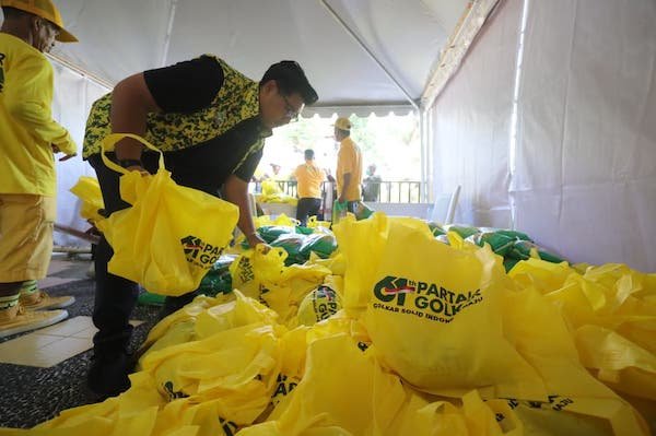 Appi Pimpin Aksi Sosial Golkar Makassar di HUT ke-61 Partai Golkar