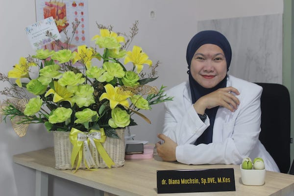 Dokter Spesialis Kulit Bongkar Fakta di Balik Mitos Peci Hitam dan Gatal