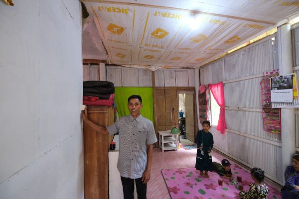 Sambut HLN ke-80, Donasi Insan PLN UID Sulselrabar Bantu Terangi 448 Rumah