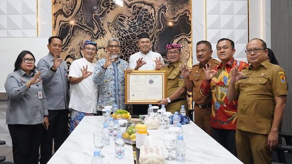 Dirjen KI Serahkan Sertifikat Indikasi Geografis Batik Tulis Waleran Cirebon