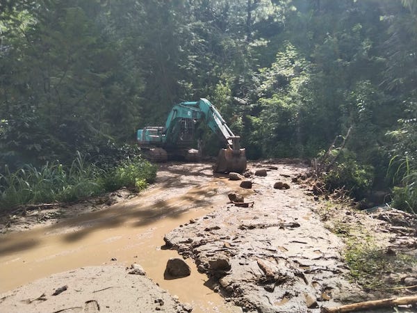 Akses Jalan Mamasa-Tabang Tertutup Akibat Longsor, Tim Gabungan Lakukan Pembersihan Material