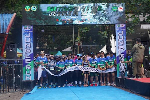 ‎Ratusan Pelari Jelajahi Karst Maros, Warnai HUT ke-21 TN Bantimurung Bulusaraung