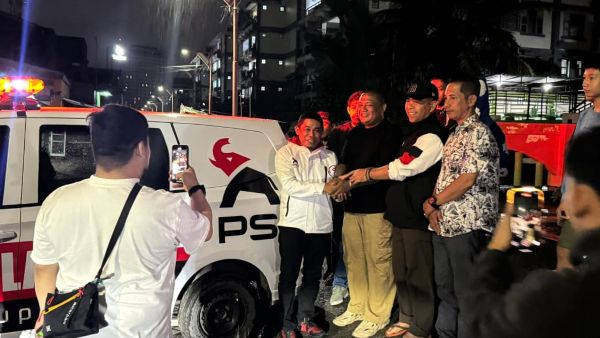 Baru Ditunjuk, Sukarno Lallo Langsung Tancap Gas Serahkan Ambulans di Makassar