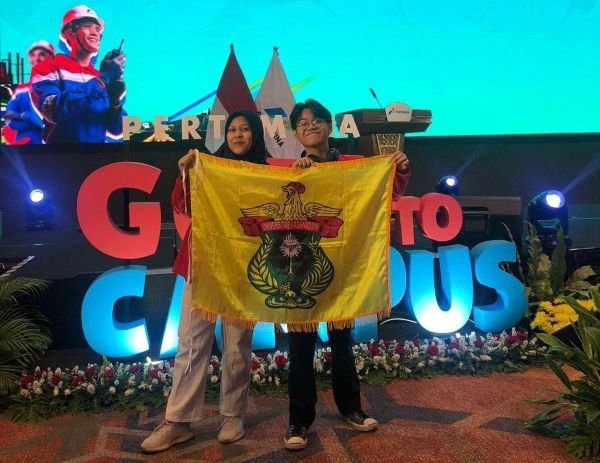 Menang Kompetisi Debat Pertamina, Dua Mahasiswa Unhas Ikut Program Benchmark Internasional ke Tsinghua University China