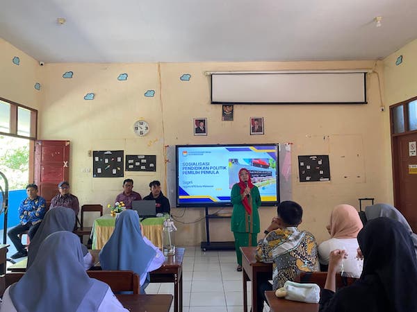 Ratusan Siswa SMA 14 Makassar Dapat Edukasi Demokrasi dari KPU