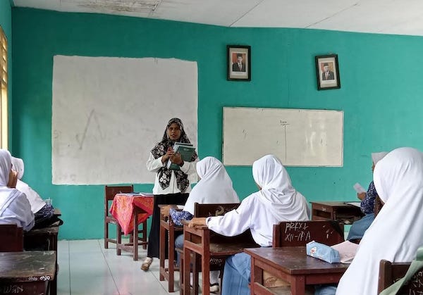 Indonesia Kekurangan 374 Ribu Guru, Kemendikdasmen Siapkan Skema Redistribusi